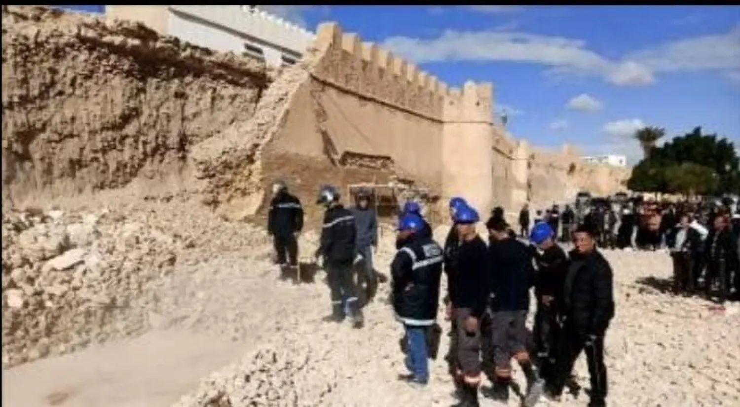 حالة استنفار بعد سقوط قتلى وجرحي بسبب انهيار سور تاريخي كبير في القيروان (الصحافة المحلية)