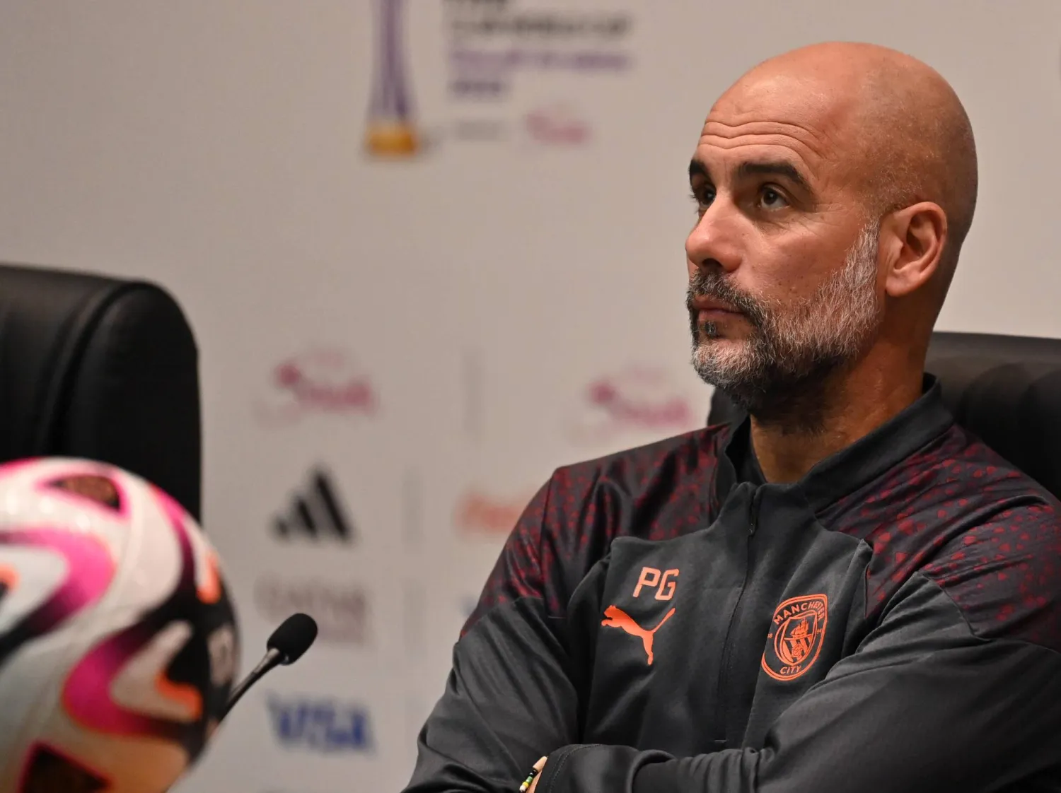 غوارديولا مدرب مانشستر سيتي الإنجليزي (تصوير: علي خمج)