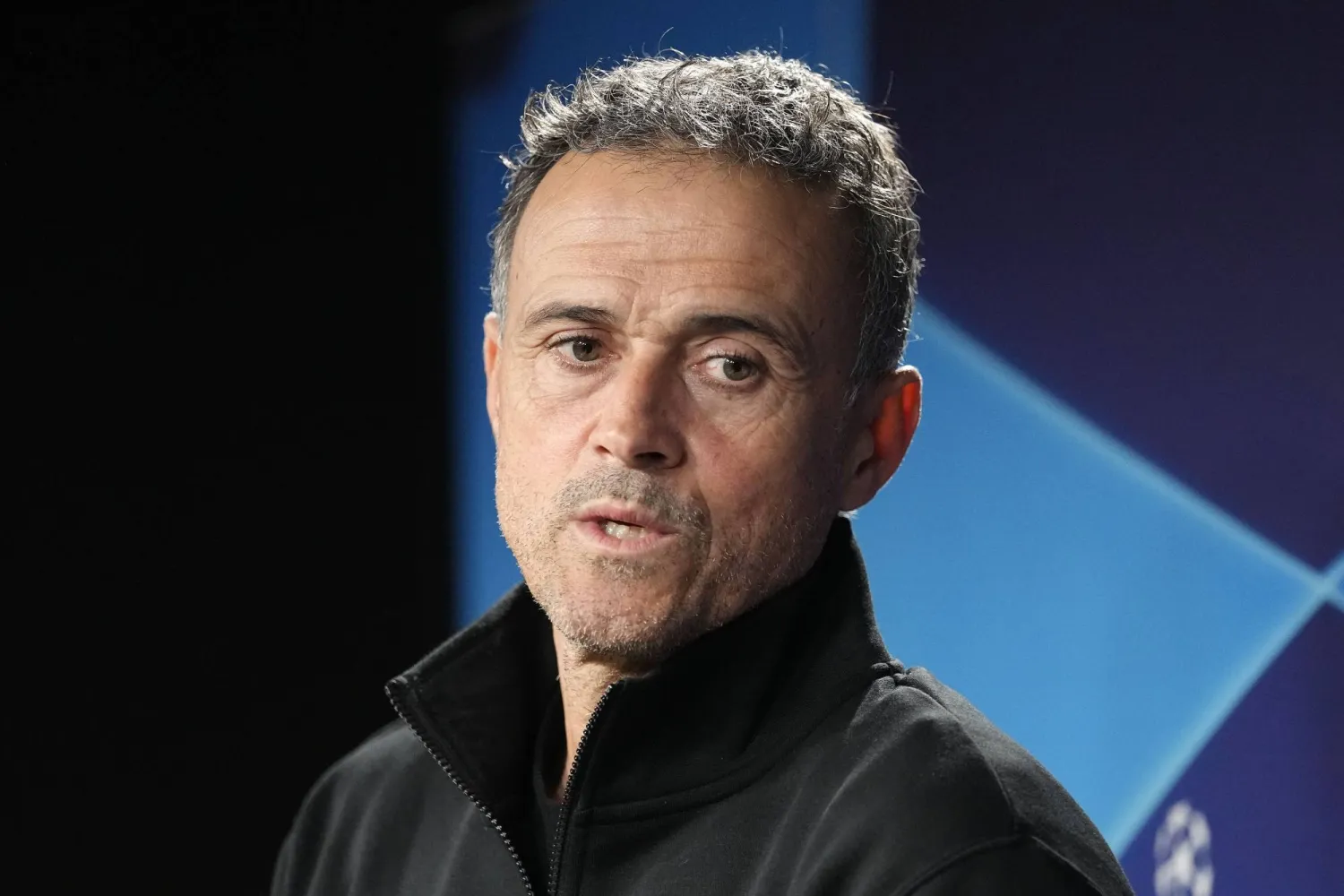 إنريكي قال إن النصف الثاني من الموسم هو الأصعب (أ.ب)