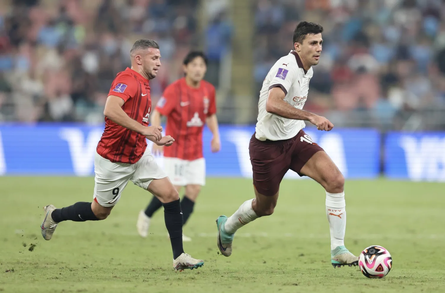 رودري يتطلع للخماسية التاريخية مع السيتي (إ.ب.أ)