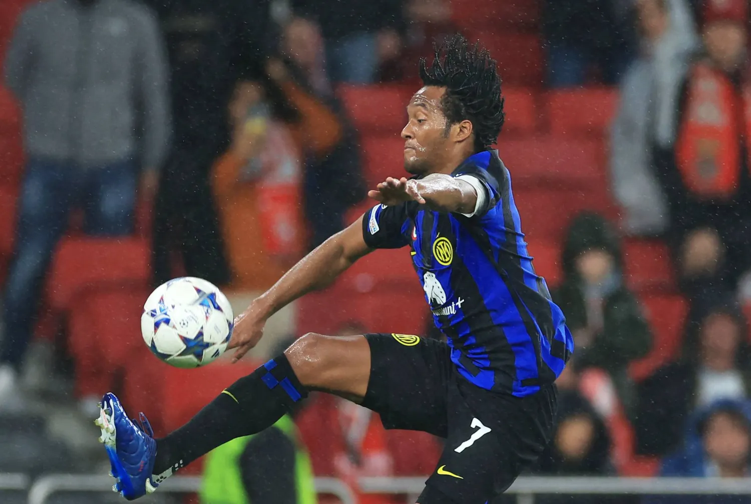 خوان كوادرادو لاعب إنتر ميلان (أ.ف.ب)