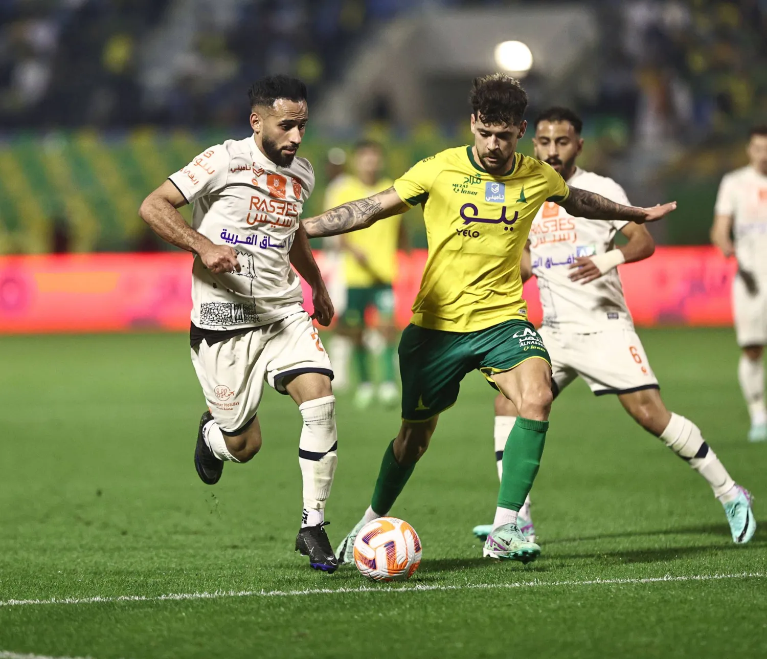 من مباراة الخليج أمام الفيحاء (تصوير: عيسى الدبيسي)