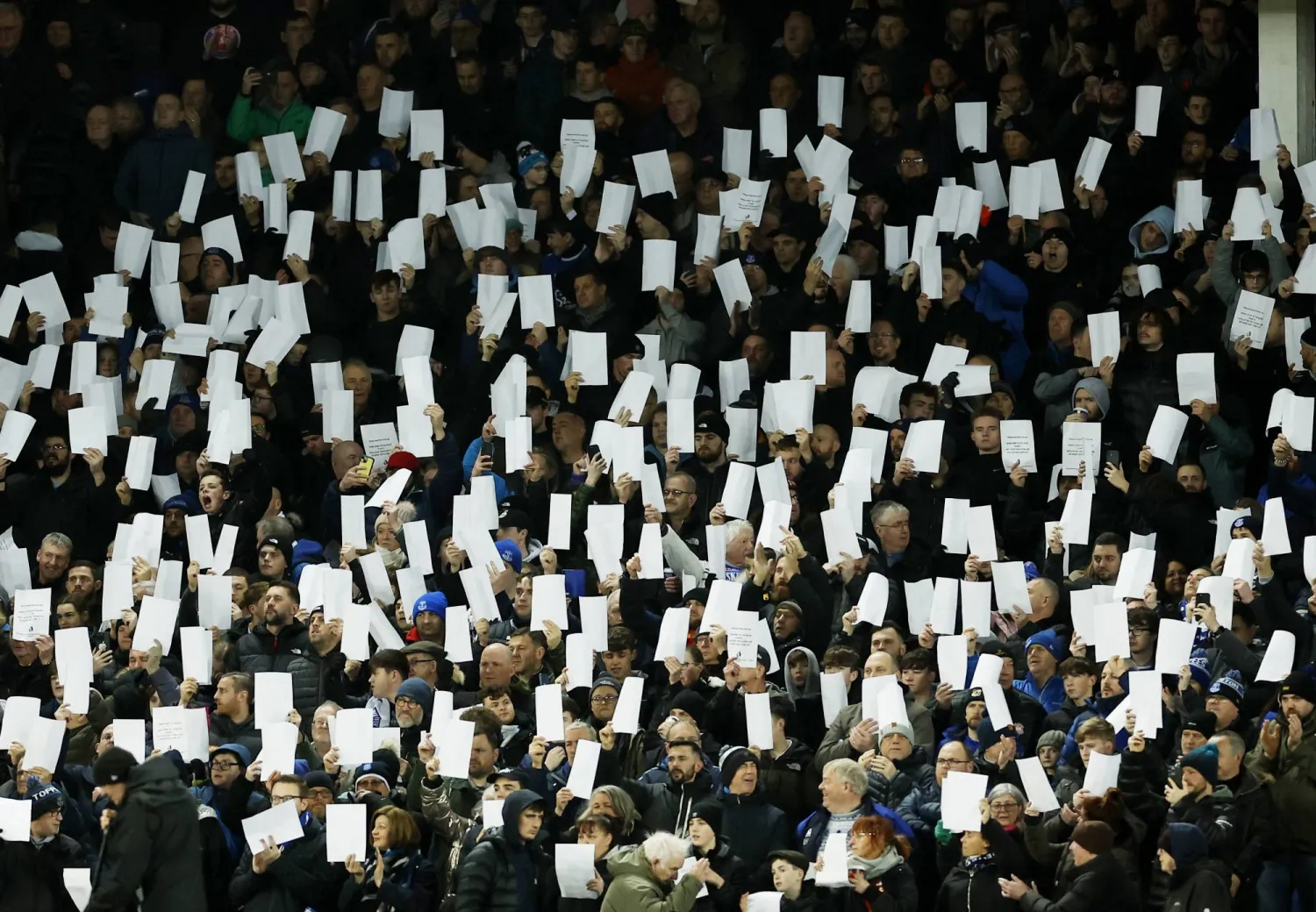 الجماهير هي رهان «فيفا» و«يويفا» والروابط ضد إقامة دوري السوبر