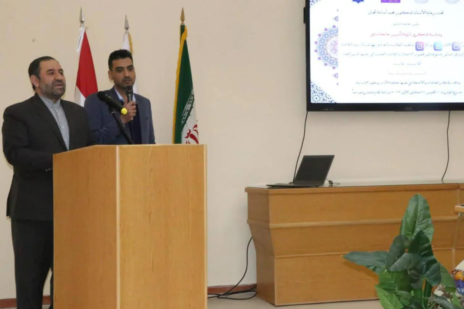 متكلم إيراني في الاحتفال بجامعة دمشق (صفحة المستشارية الثقافية الإيرانية على فيسبوك)