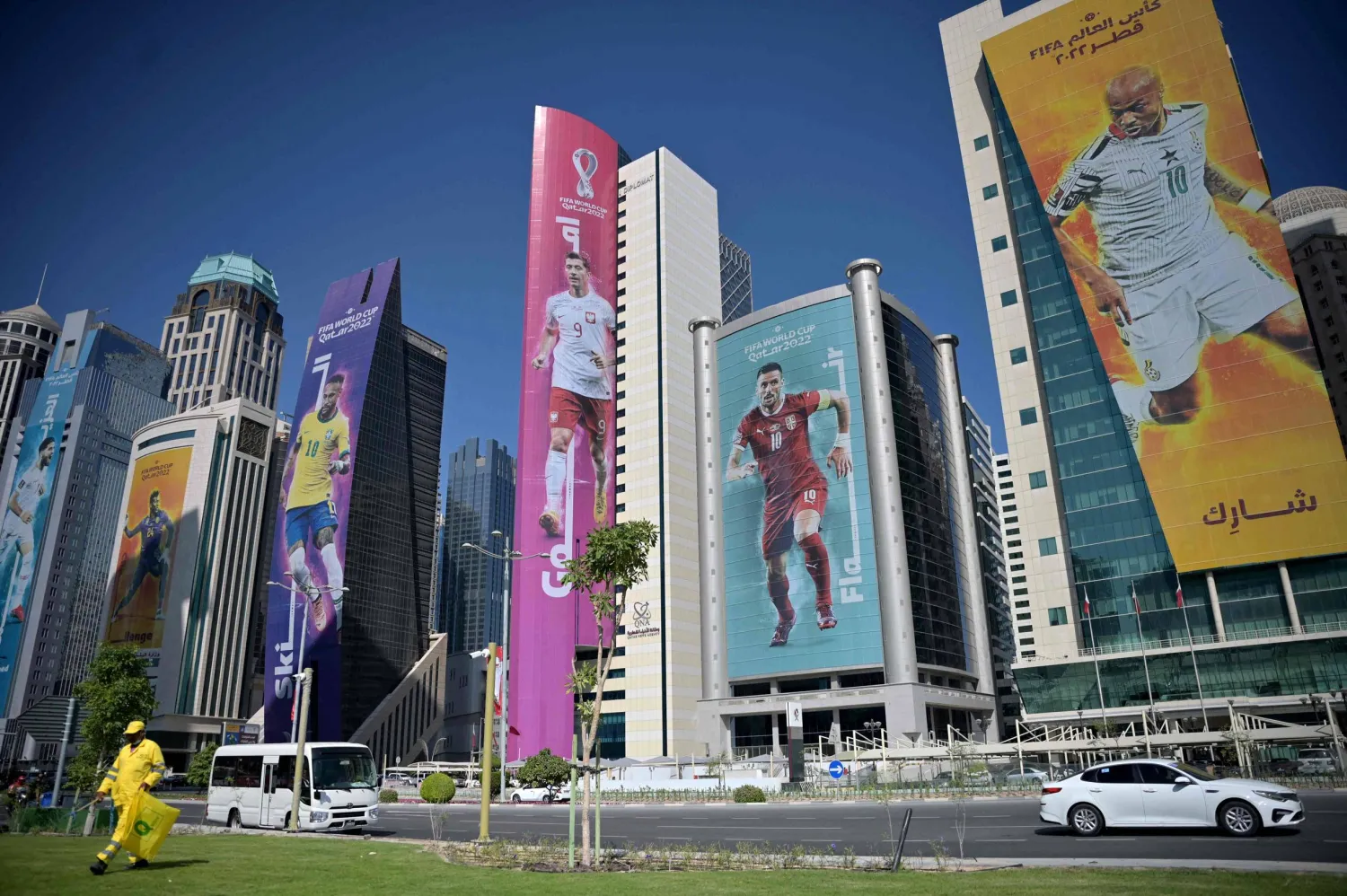 الجاسم أكد أن البنية التحتية الجاهزة مسبقا ستقودهم لتنظيم نسخة استثنائية لكأس آسيا (أ.ف.ب)