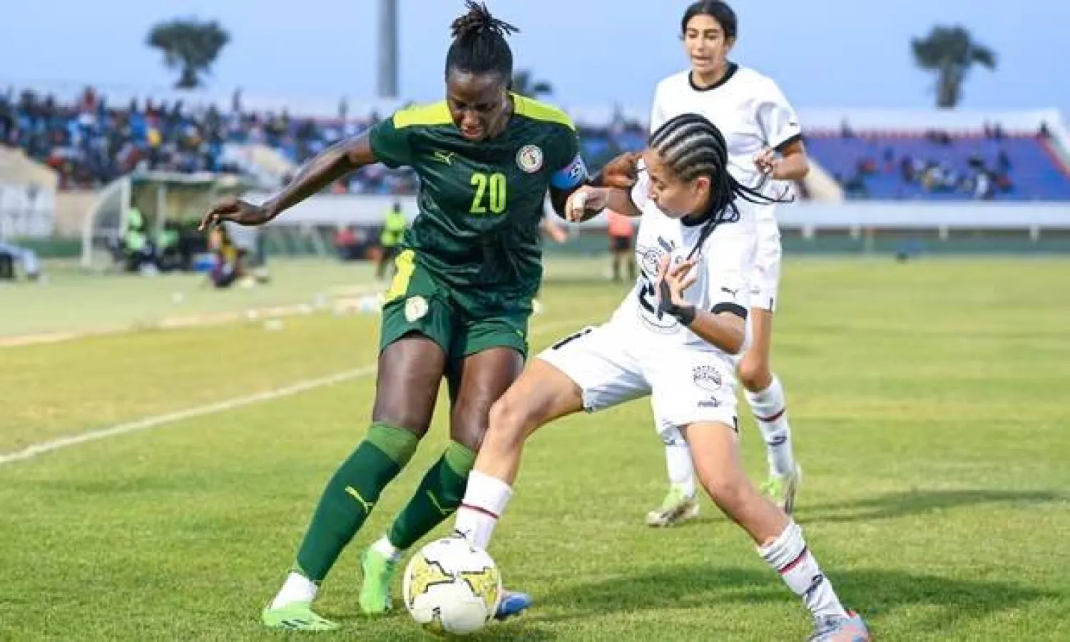 لقطة من مباراة مصر والسنغال في تصفيات أفريقيا للسيدات (غيتي)