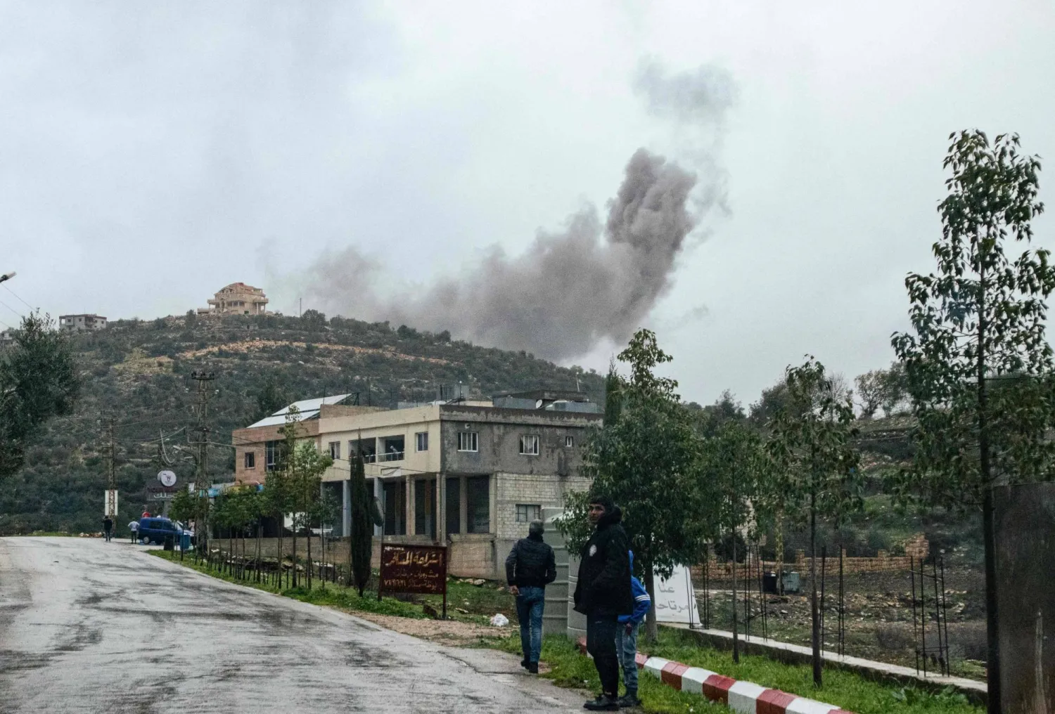 Smoke billows after an Israeli raid over Lebanon's southern village of Aita al-Shaab near the border with Israel on December 22, 2023, amid ongoing cross-border tensions as fighting continues between Israel and Hamas militants in Gaza. (Photo by Hasan FNEICH / AFP)