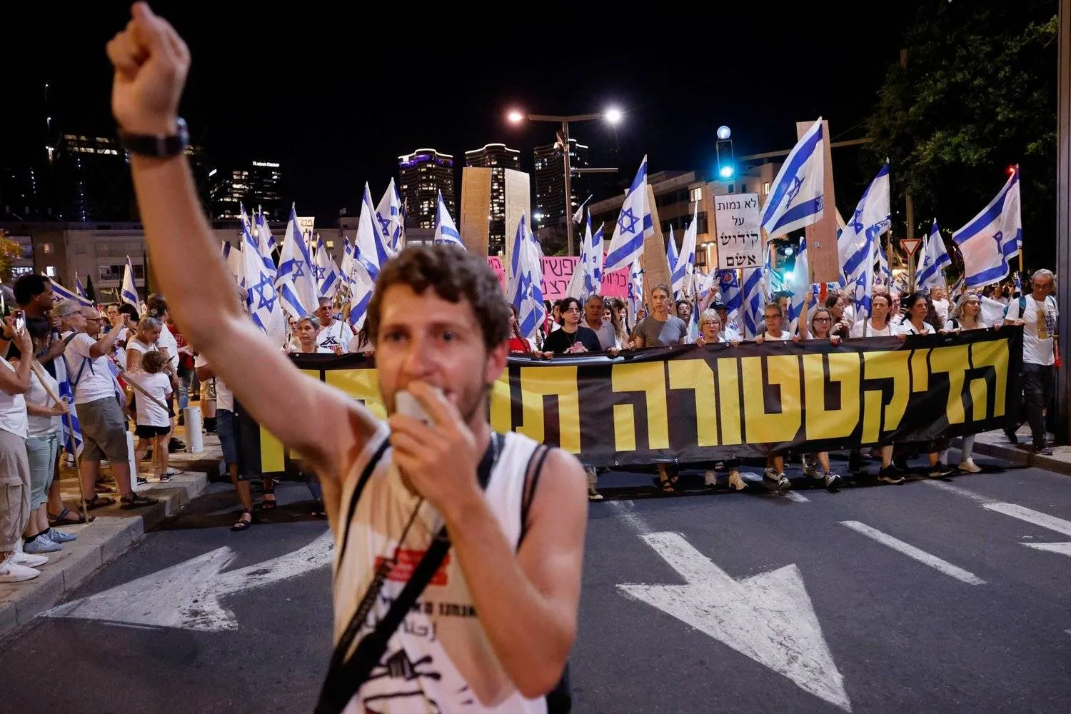 جانب من احتجاجات سابقة في تل أبيب ضد سياسات نتنياهو بمناسبة رأس السنة اليهودية (رويترز)