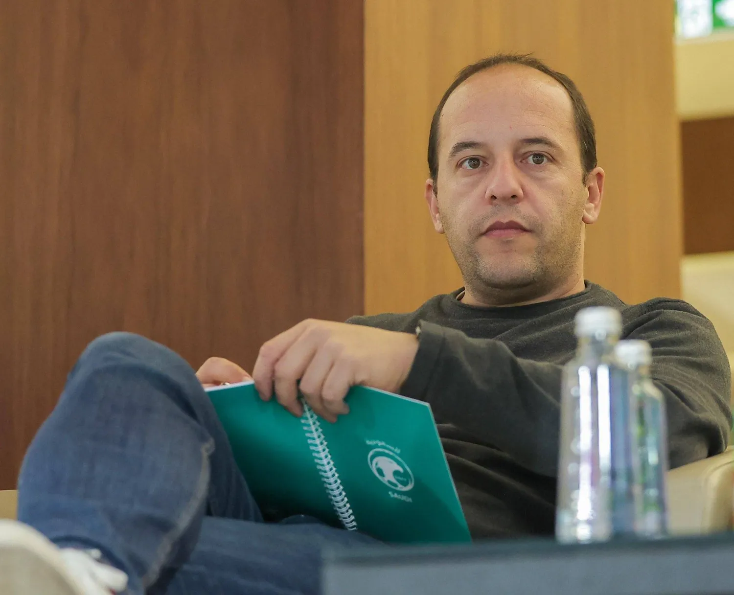 الإسباني لويس كورتيس مدرب المنتخب السعودي الأول لكرة القدم للسيدات (الشرق الأوسط)