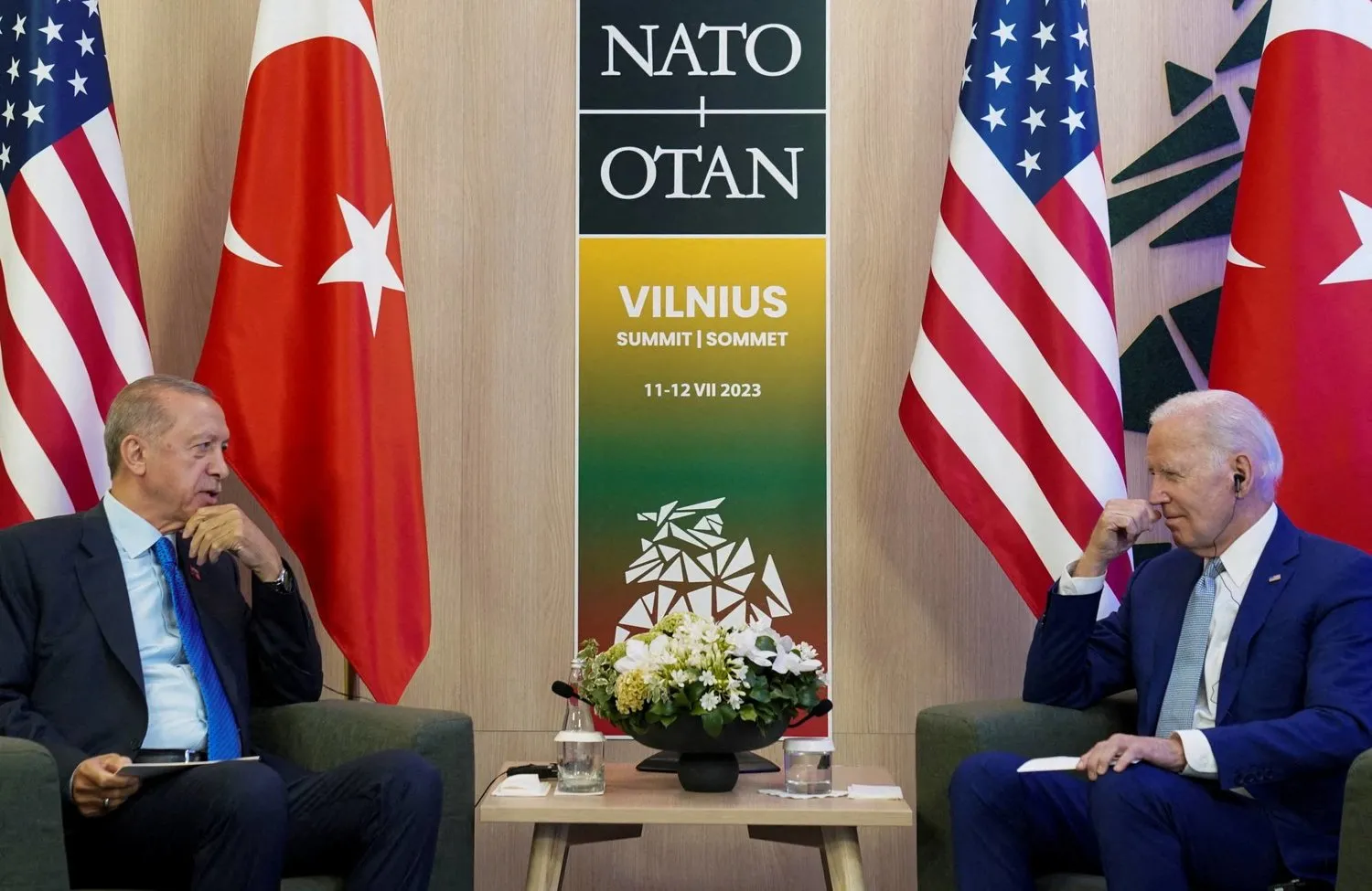 Cumhurbaşkanı Recep Tayyip Erdoğan ve ABD Başkanı Joe Biden, 11 Temmuz 2023’te, NATO zirvesi kapsamında bir araya geldi. (Reuters)