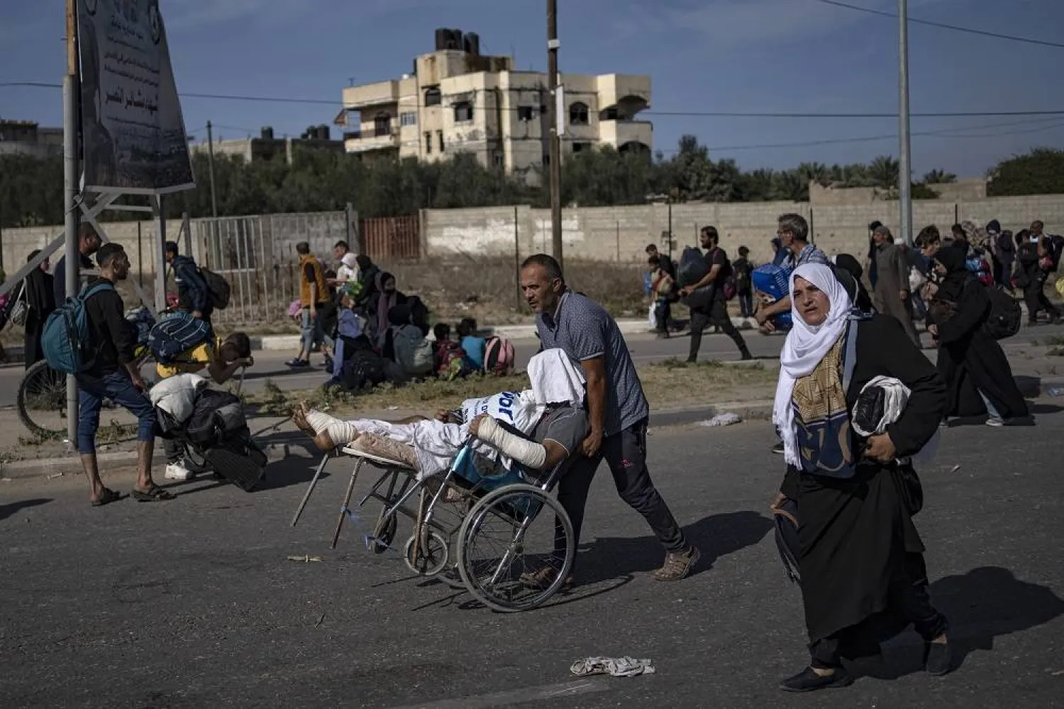 Palestinians flee to the southern Gaza Strip on Salah al-Din Street in Bureij, Gaza Strip, Nov. 10, 2023. (AP)