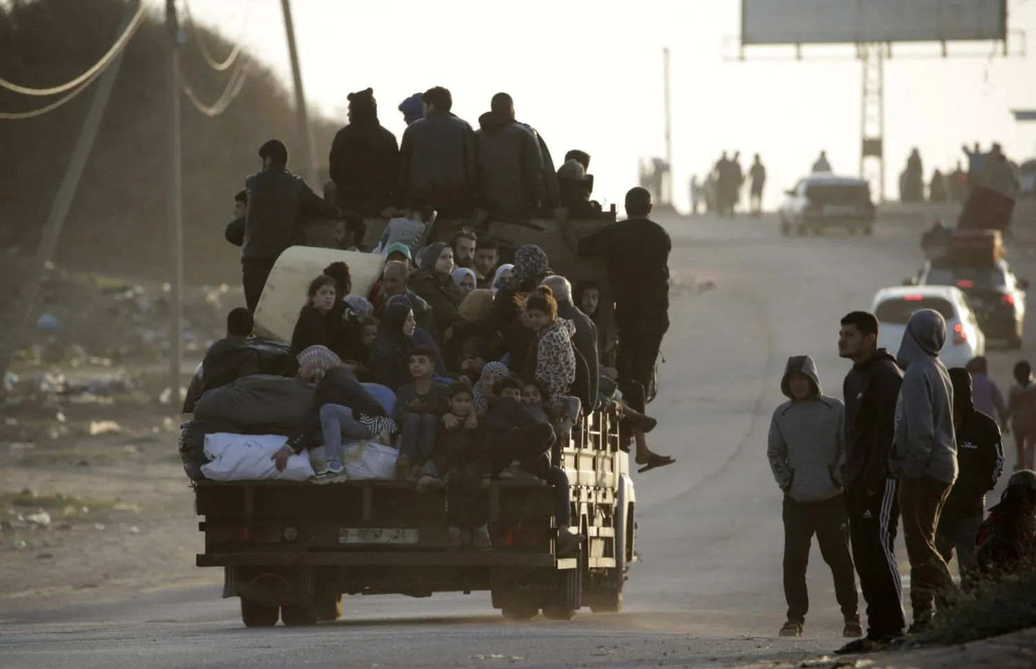 حركة نزوح لفلسطينيين بعد أوامر الإخلاء التي أصدرها الجيش الإسرائيلي (إ.ب.أ)