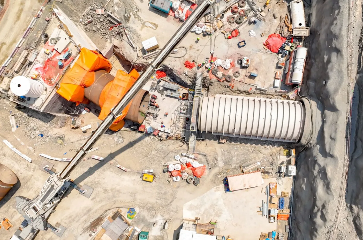 This project includes constructing a jet valve chamber to extend the lower outlet valve of Hatta Dam to the Wadi area.  WAM