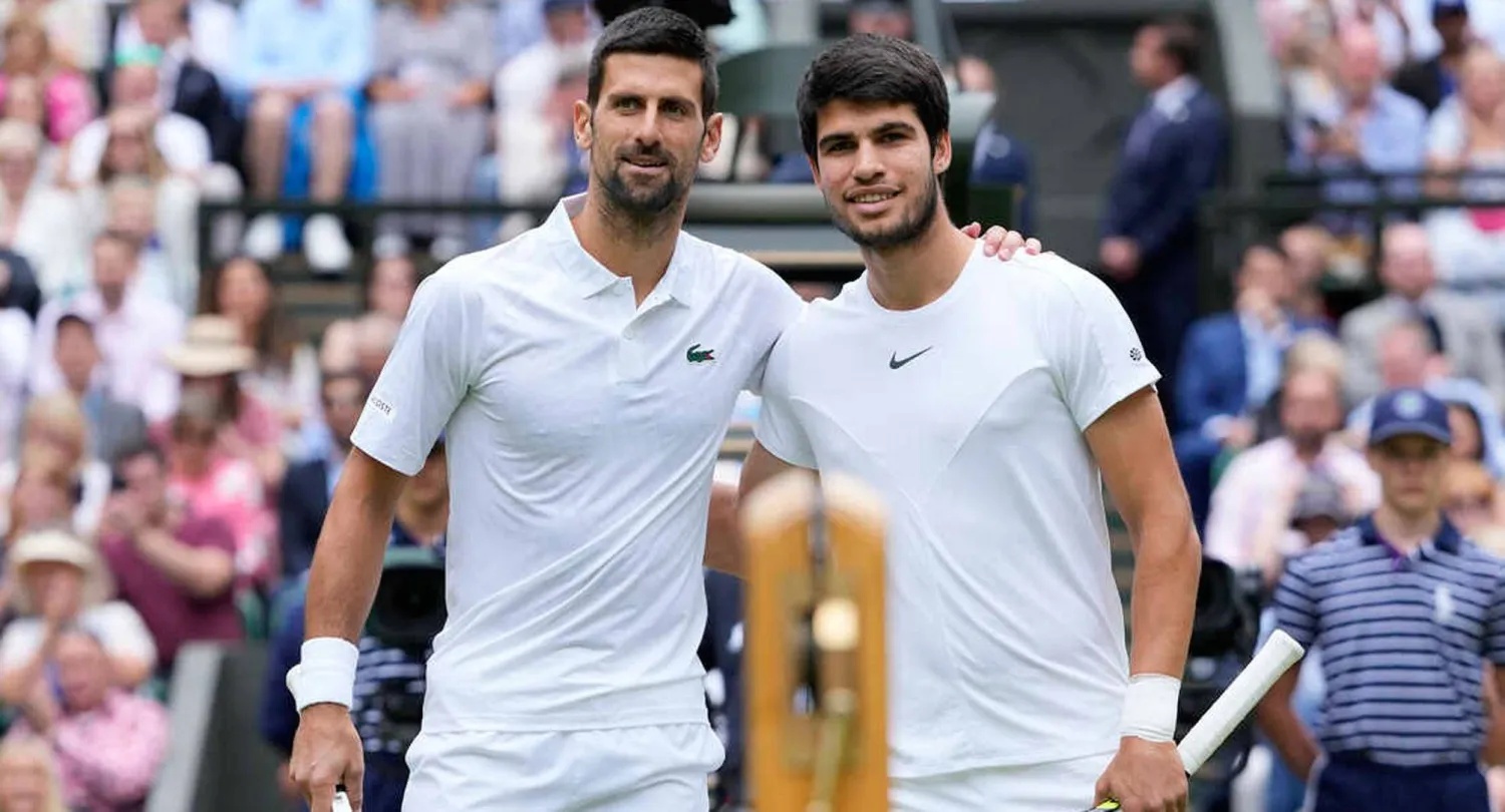 ألكاراس ونوفاك في مواجهة سابقة (رويترز)