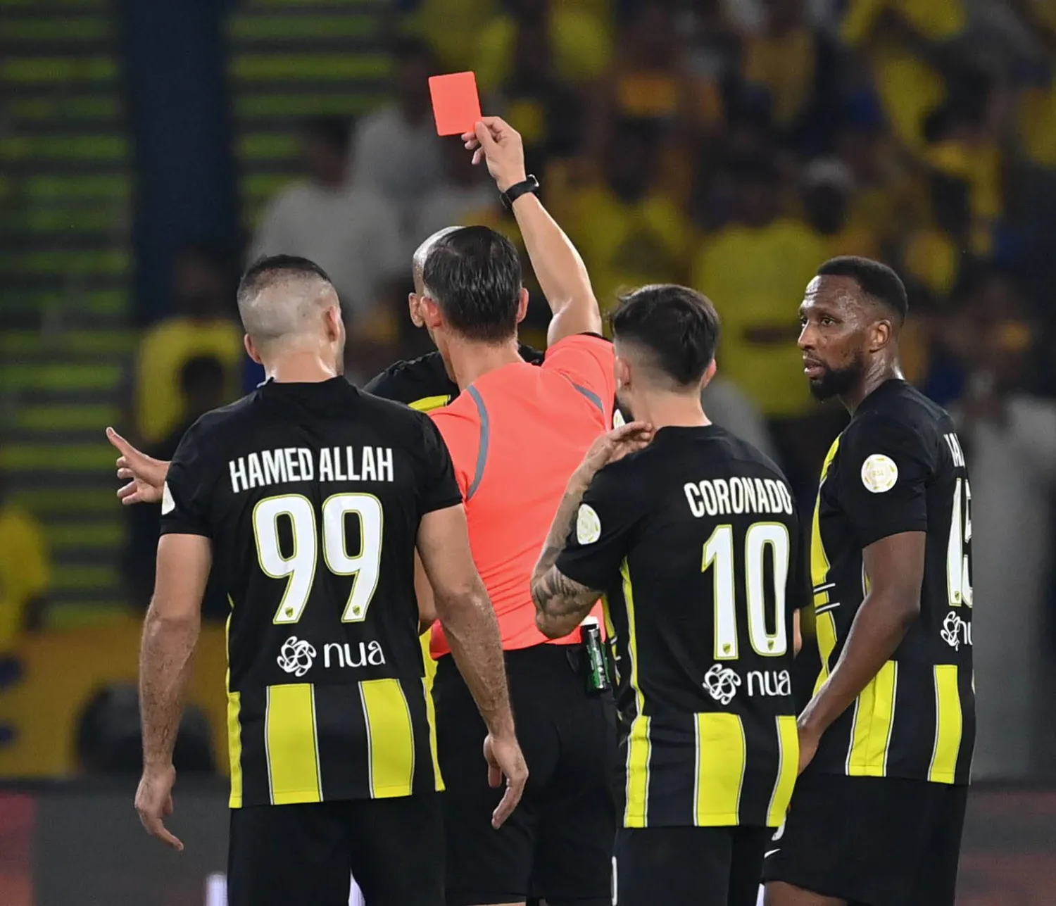 الحَكم شَهَر بطاقة حمراء ضد فابينيو لاعب الاتحاد (علي خمج)