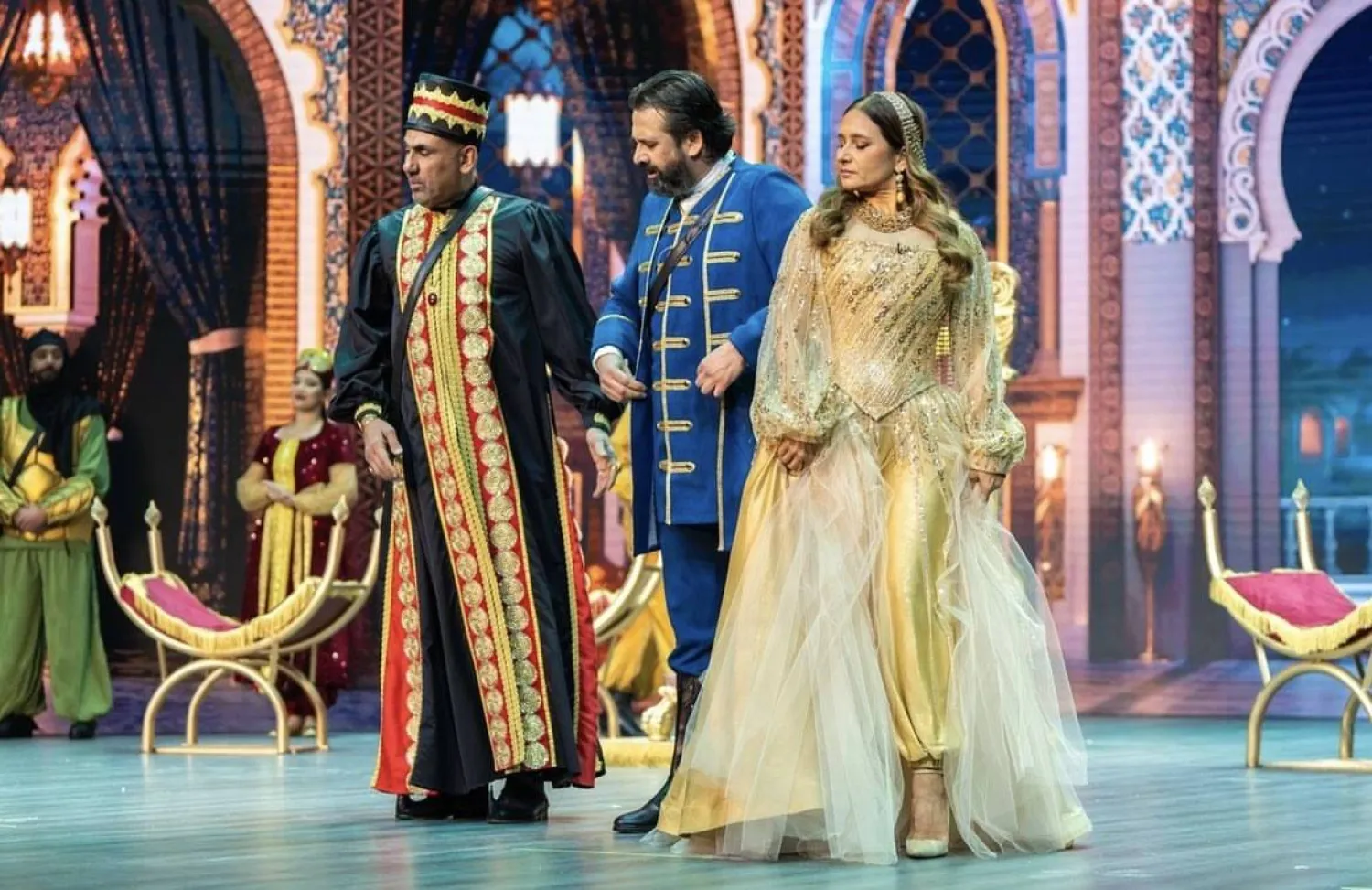 كريم عبد العزيز مع نيللي كريم في لقطة من العرض (حساب موسم الرياض على «إنستغرام»)