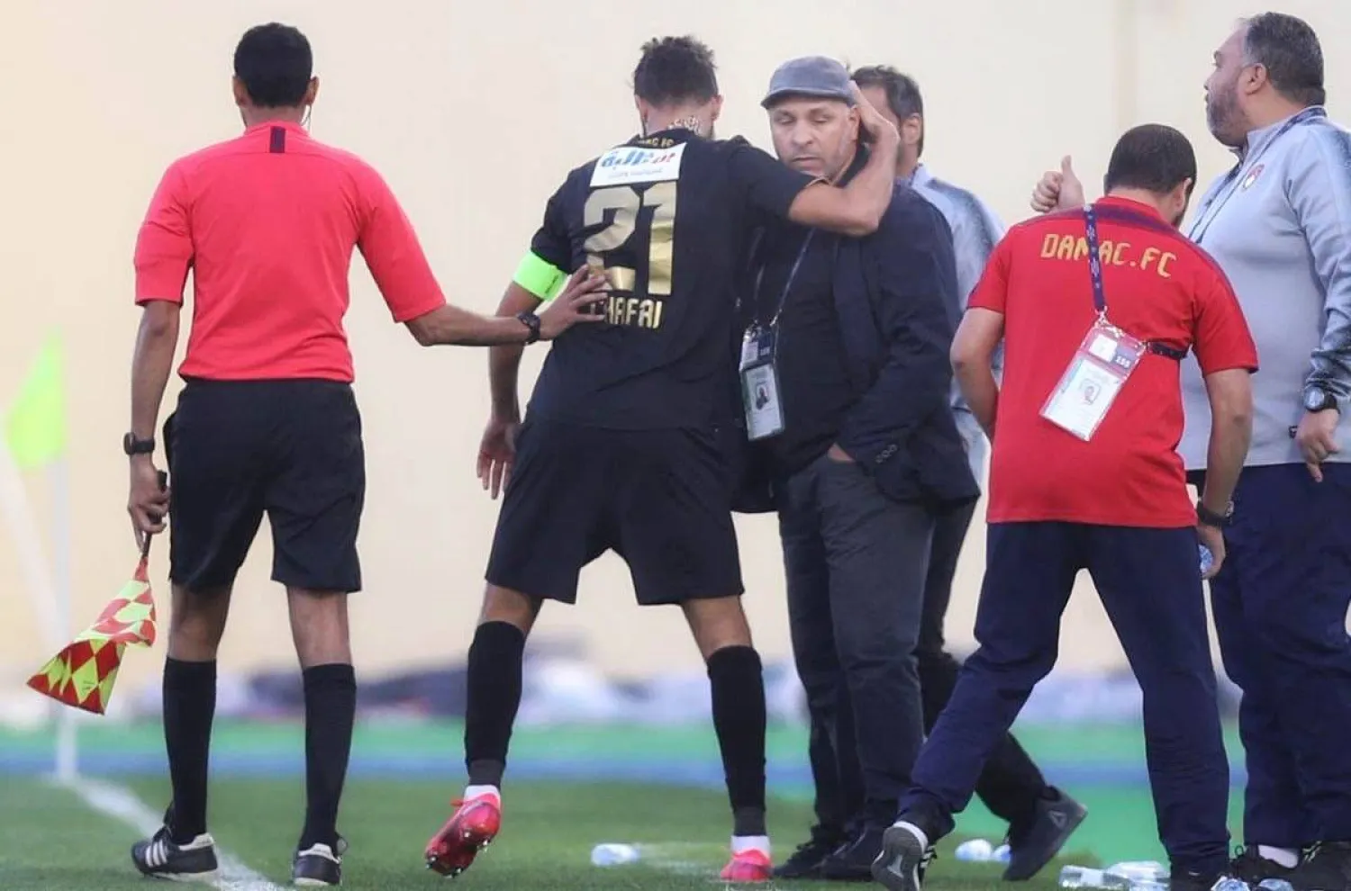 بن زكري خاض تجربة تدريبية مع ضمك خلال وجوده الأخير في الدوري السعودي (الشرق الأوسط)