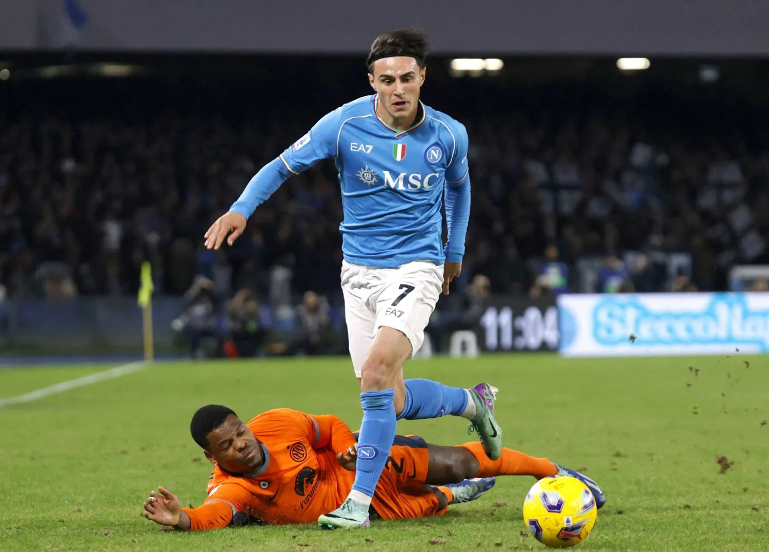 اللاعب إليف إلماس المنتقل من نابولي الإيطالي إلى لايبزيغ الألماني (رويترز)