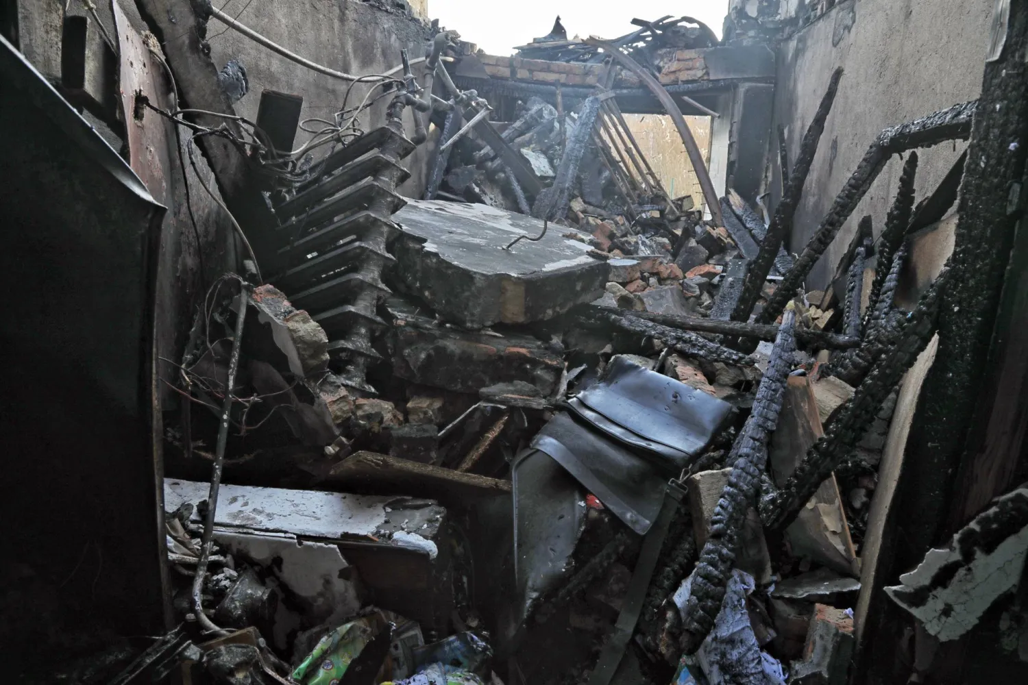 27 December 2023, Ukraine, Odessa: Debris lies in a suburb of Odessa after a Russian drone was shot down. Photo: Ukrinform/dpa