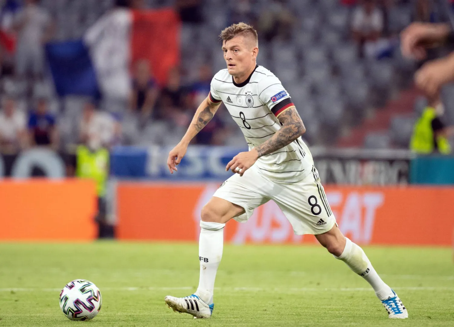 توني كروس خلال آخر مشاركاته مع المنتخب الألماني 2021 (د.ب.أ)