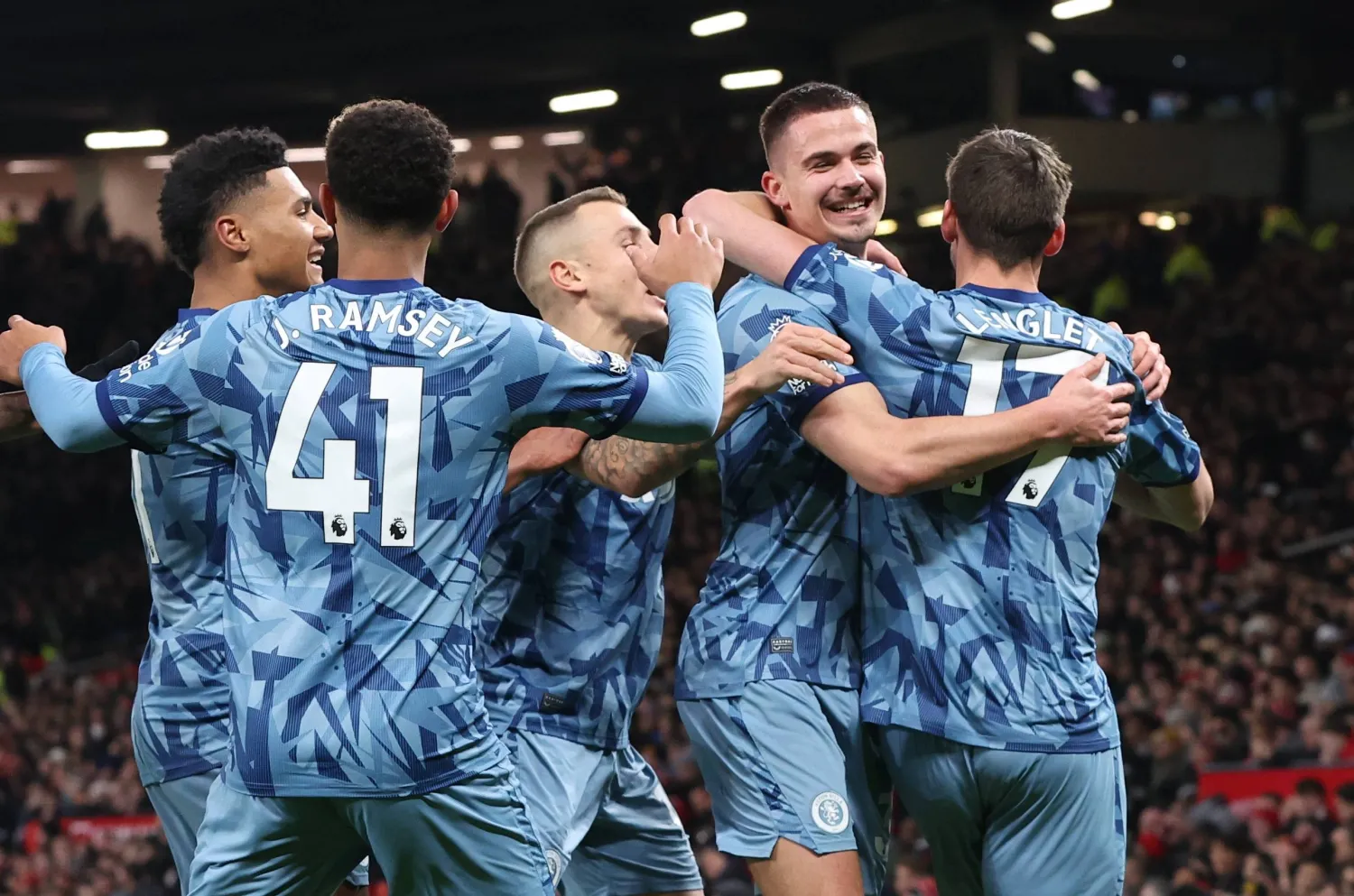 لاعبو أستون فيلا أظهروا تطورا كبيرا تحت قيادة إيمري (إ.ب.أ)