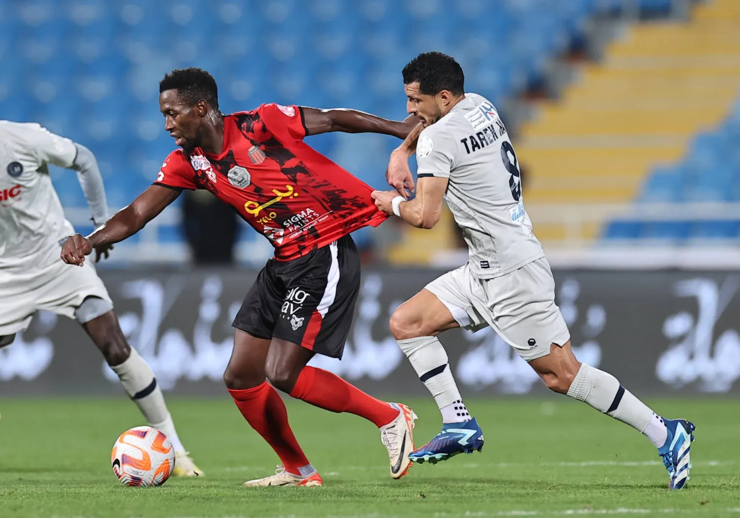 نجح الرياض في تحقيق الفوز وإيقاف سلسلة انتصارات ضمك (تصوير: سعد العنزي)