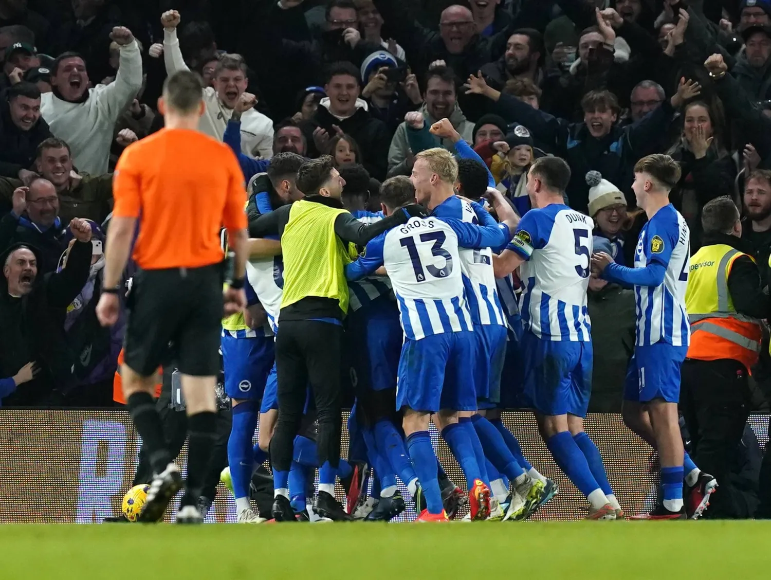 دي تسيربي قال إنه محظوظ كونه مدرباً لبرايتون (د.ب.أ)