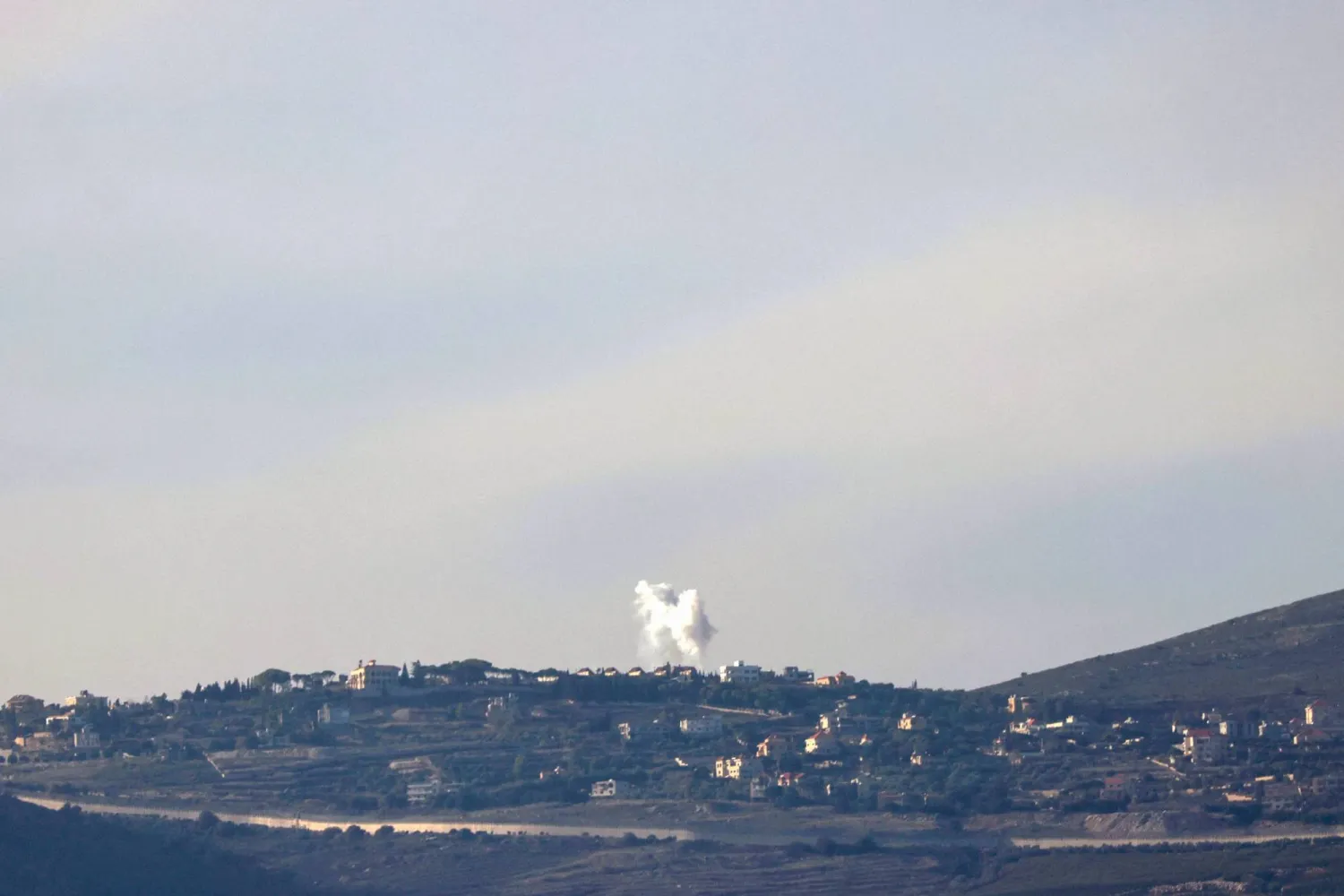دخان يتصاعد نتيجة قصف إسرائيلي على جنوب لبنان (أرشيفية - أ.ف.ب)