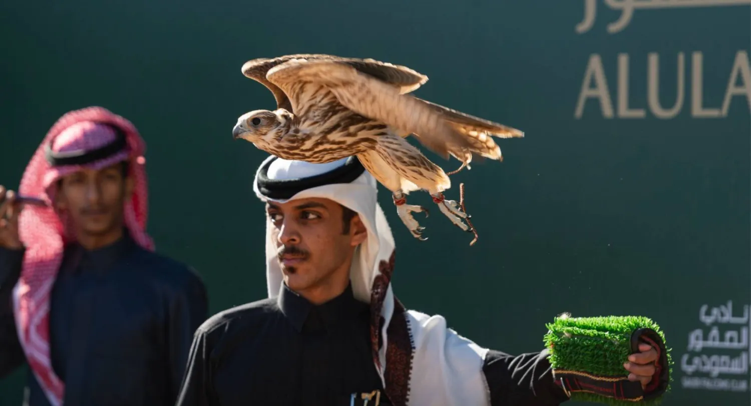 ينظم نادي الصقور السعودي البطولة بالشراكة مع الهيئة الملكية لمحافظة العُلا (نادي الصقور السعودي)