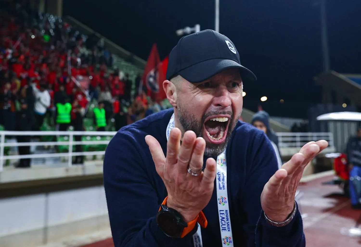 مدرب الرائد يحتفل بفوزه الثمين على أبها (الدوري السعودي)