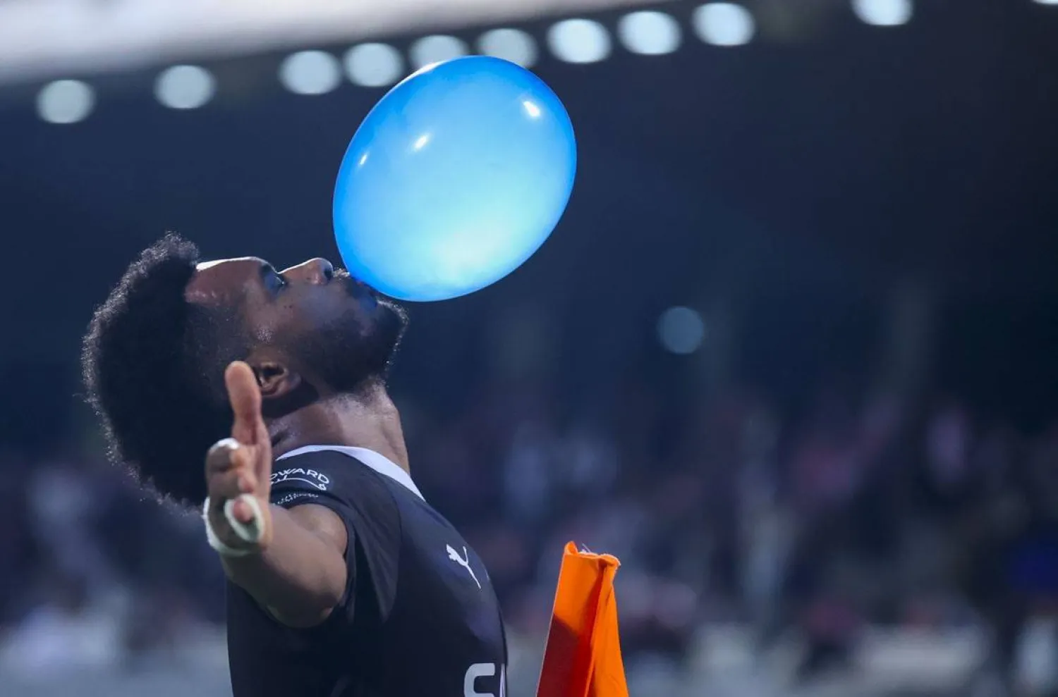 البليهي يحتفل بهدفه في شباك الخليج (تصوير: سعد الدوسري) 