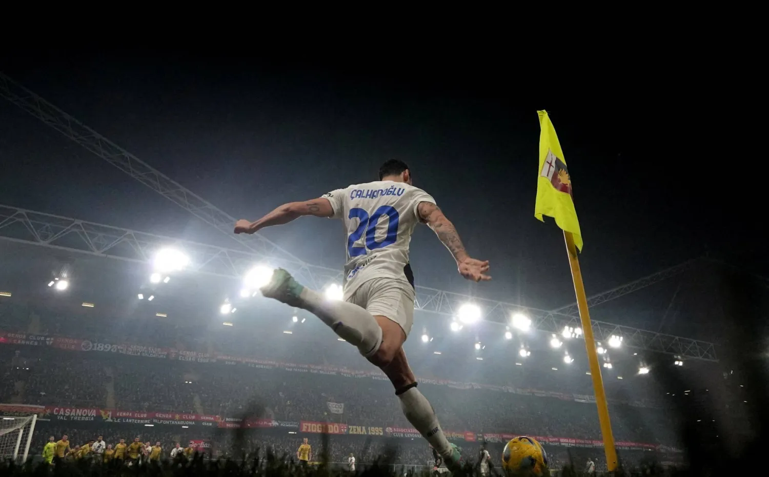 لا يزال إنتر رغم التعادل في صدارة ترتيب الـ"سيري أ" (رويترز)