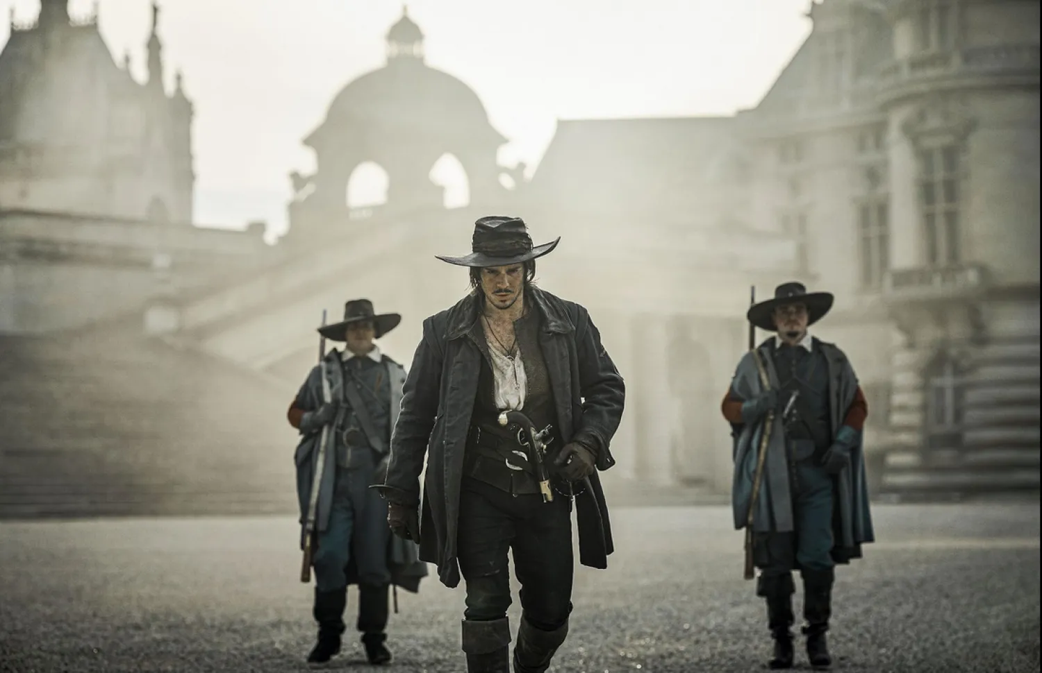 مشهد من فيلم «ميلادي» وهو الجزء الثاني من الفيلم الفرنسي «الفرسان الثلاثة» (Pathe)