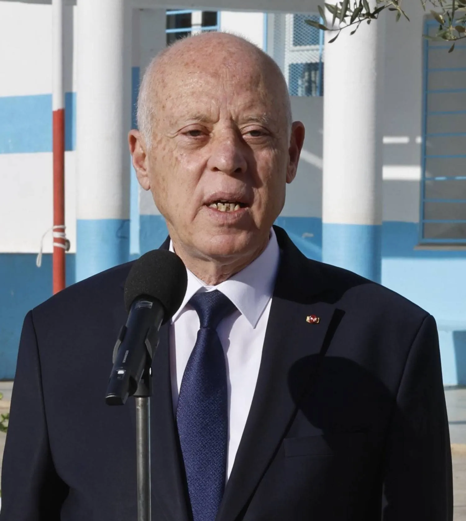 الرئيس التونسي يمدد حالة الطوارئ لمدة شهر