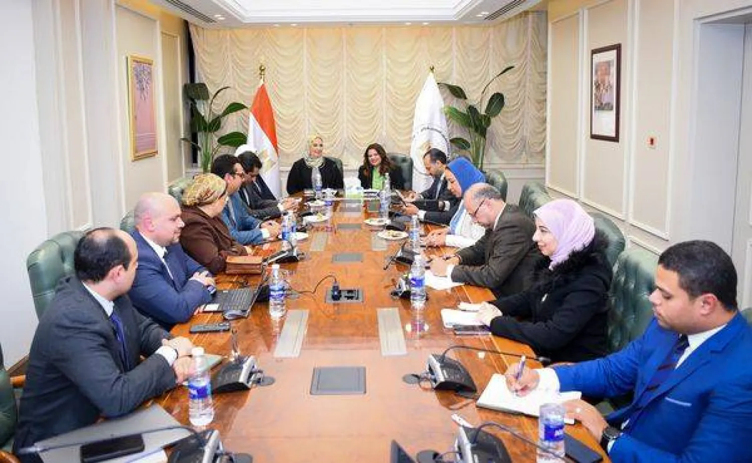 وزارتا الهجرة وشؤون المصريين بالخارج والتضامن الاجتماعي تبحثان ملف «الهجرة غير المشروعة» (مجلس الوزراء المصري)