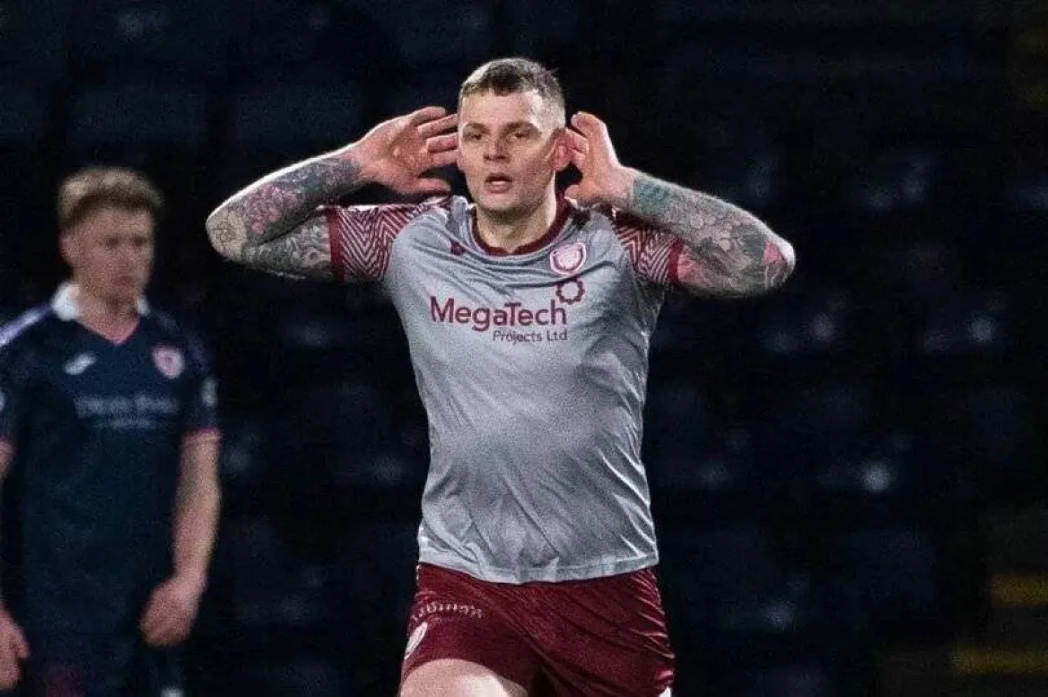 الحارس البديل علي آدامز شارك في خط الهجوم (وسائل إعلام أسكوتلندية)