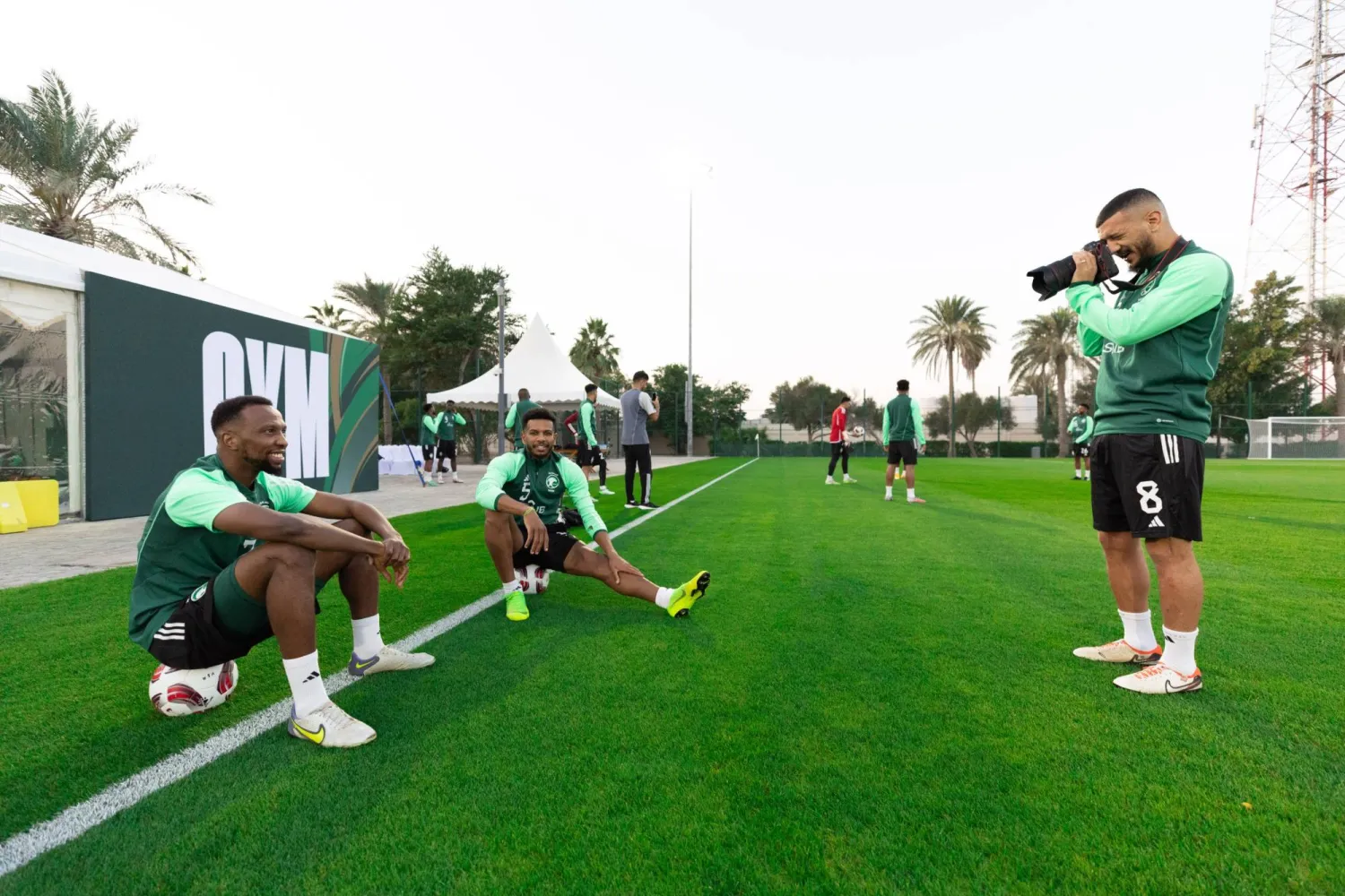 لاعبو المنتخب السعودي قبل بدء التدريبات (المنتخب السعودي)