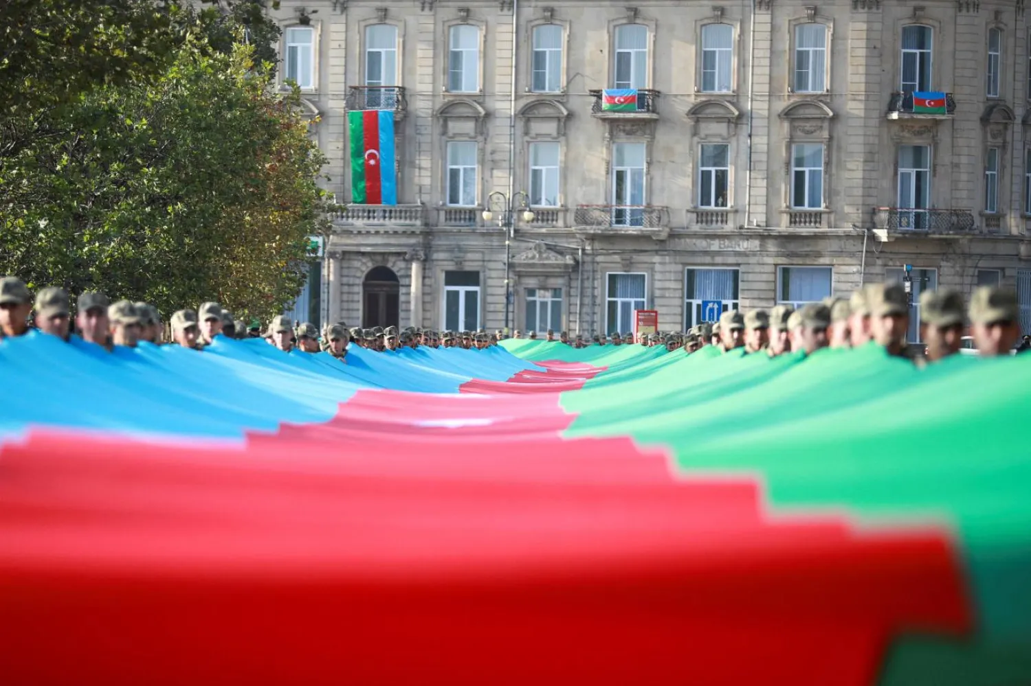 Azerbaycan'ın eylüldeki askeri operasyonuyla Dağlık Karabağ'daki ayrılıkçı Ermeni yönetimin feshedilmesi, Aliyev'in popülerliğini artırdı (Reuters)