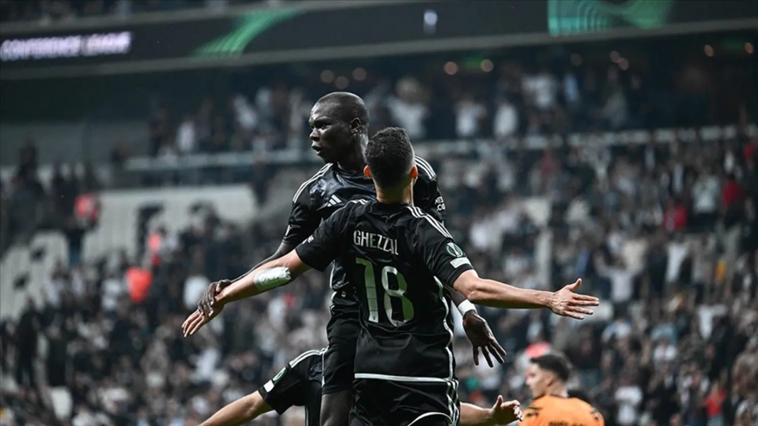 Vincent Aboubakar ile Rachid Ghezzal da kadro dışı kaldı (AA)