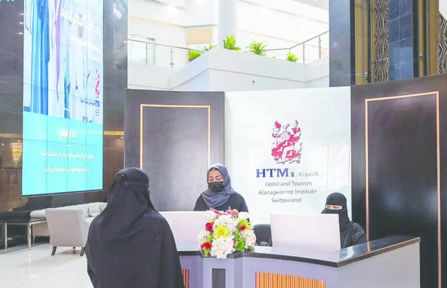 نظام السياحة الجديد يسهم في تطوير قطاع الضيافة ليتوافق مع توجهات السعودية في تنشيط السياحة واستقبال ملايين الزوار (الشرق الأوسط)