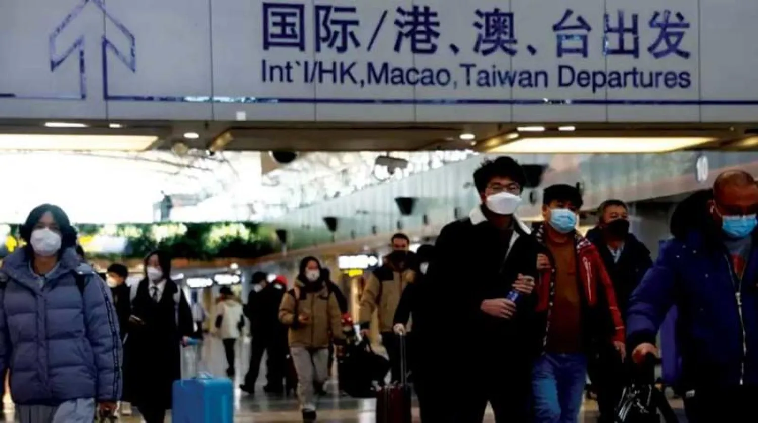 دول العالم بدأت تضع قيوداً على الرحالات القادمة من الصين (رويترز)