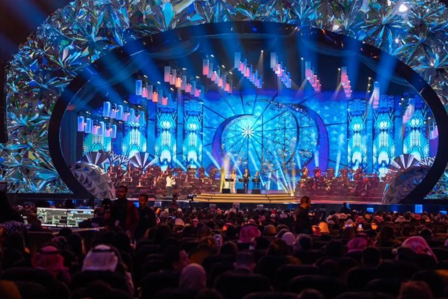 بمشاركة 13 فناناً من أبرز نجوم الغناء العربي استقبلت الرياض العام الجديد (الشرق الأوسط)