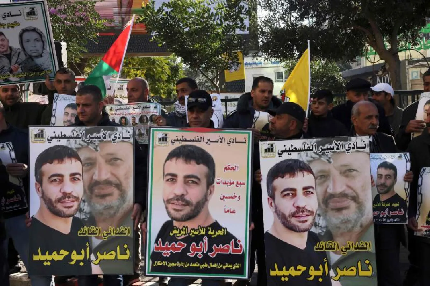 من تظاهرة ﻟ"نادي الأسير الفلسطيني" في الخليل (أ.ف.ب)