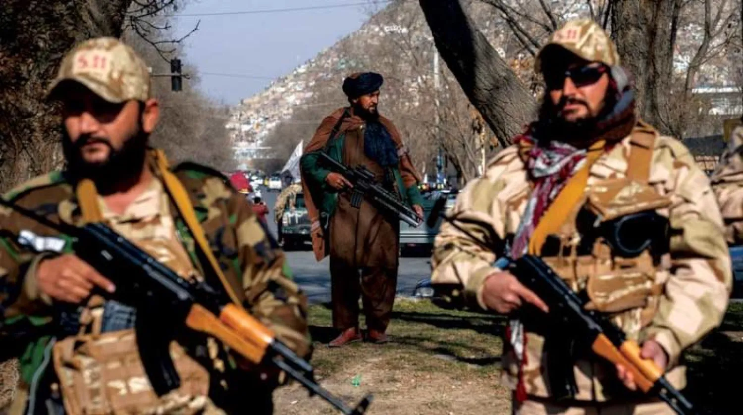 ازدادت الإجراءات الأمنية بالعاصمة كابل في الأيام الأخيرة مع نزول مزيد من نقاط التفتيش والمركبات المسلحة وقوات «طالبان» الخاصة إلى الشوارع (أ.ب)