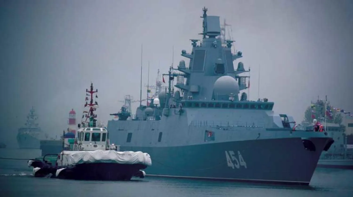 الفرقاطة «الأميرال غورشكوف» تدخل الخدمة الميدانية... وبوتين يصف تحركها بأنه «حدث مهم للغاية في مواجهة التهديدات الخارجية» (أ.ب)