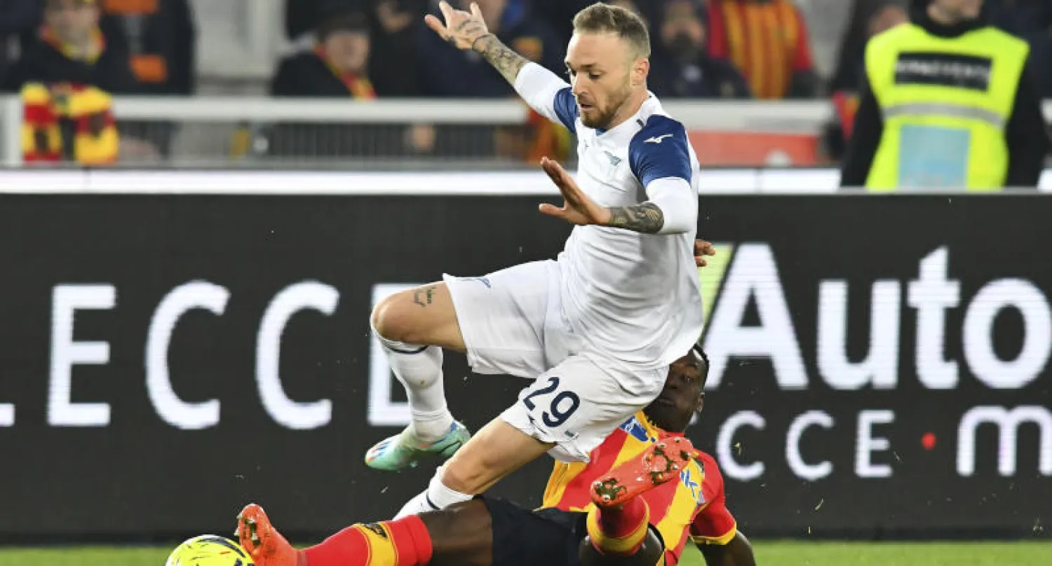 باندا عانى من هتافات العنصريين في مباراة لاتسيو وليتشي (أ.ب)