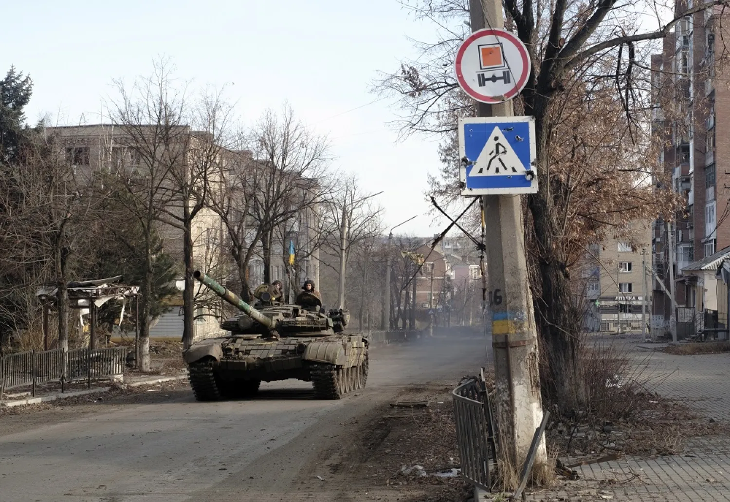 Ukrainian forces drive a tank across a street in the city of Bakhmut, Donetsk area, Ukraine, 04 January 2023 (issued 05 January 2023). (EPA)