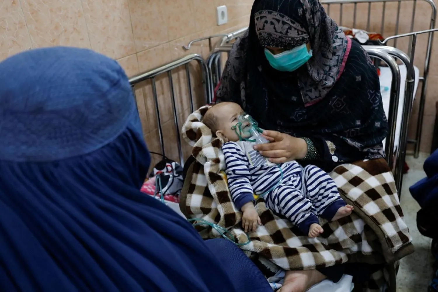 Afganistan’da hastanede tedavi gören bir çocuk / Fotoğraf: Reuters

