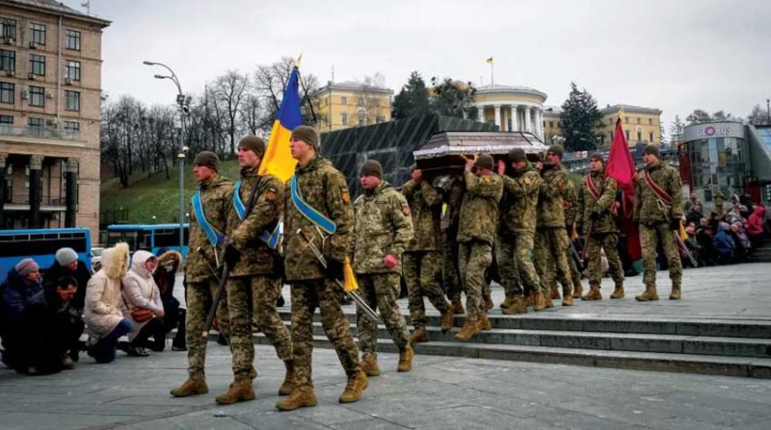 تشييع جندي أوكراني قضى في المعارك في كييف أمس (أ.ب)