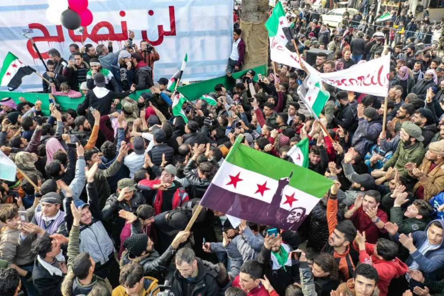 واحدة من التظاهرات في إدلب ضد التقارب التركي مع نظام الأسد (أ.ف.ب)